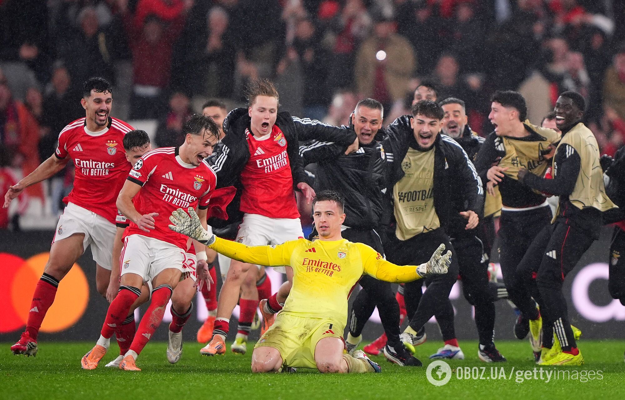 Голкипер сборной Украины забил "Реалу" на последней секунде и вывел "Бенфику" в плей-офф Лиги чемпионов. Видео