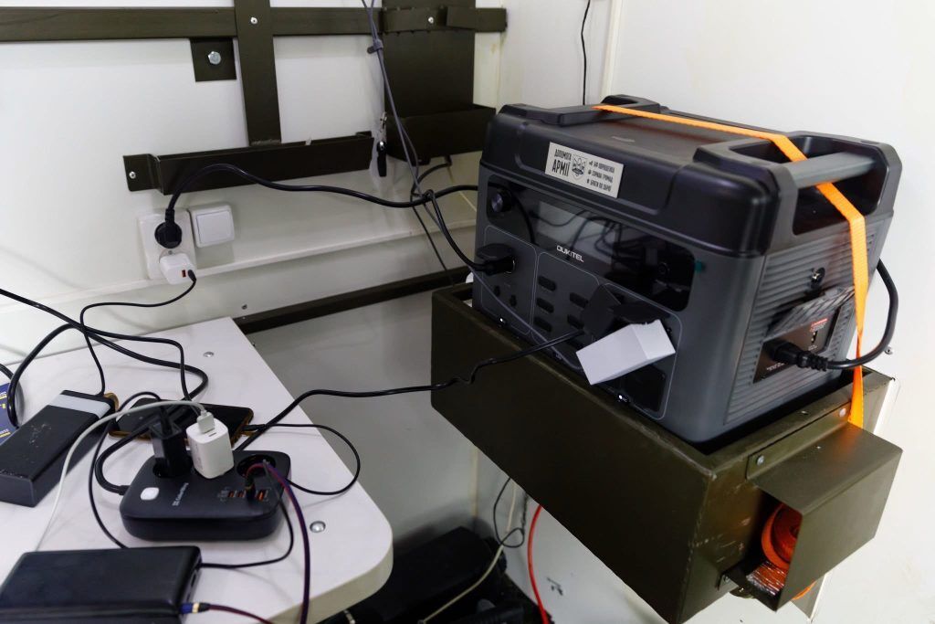 В Киеве разворачивают мобильные бытовые комплексы, переданные Порошенко