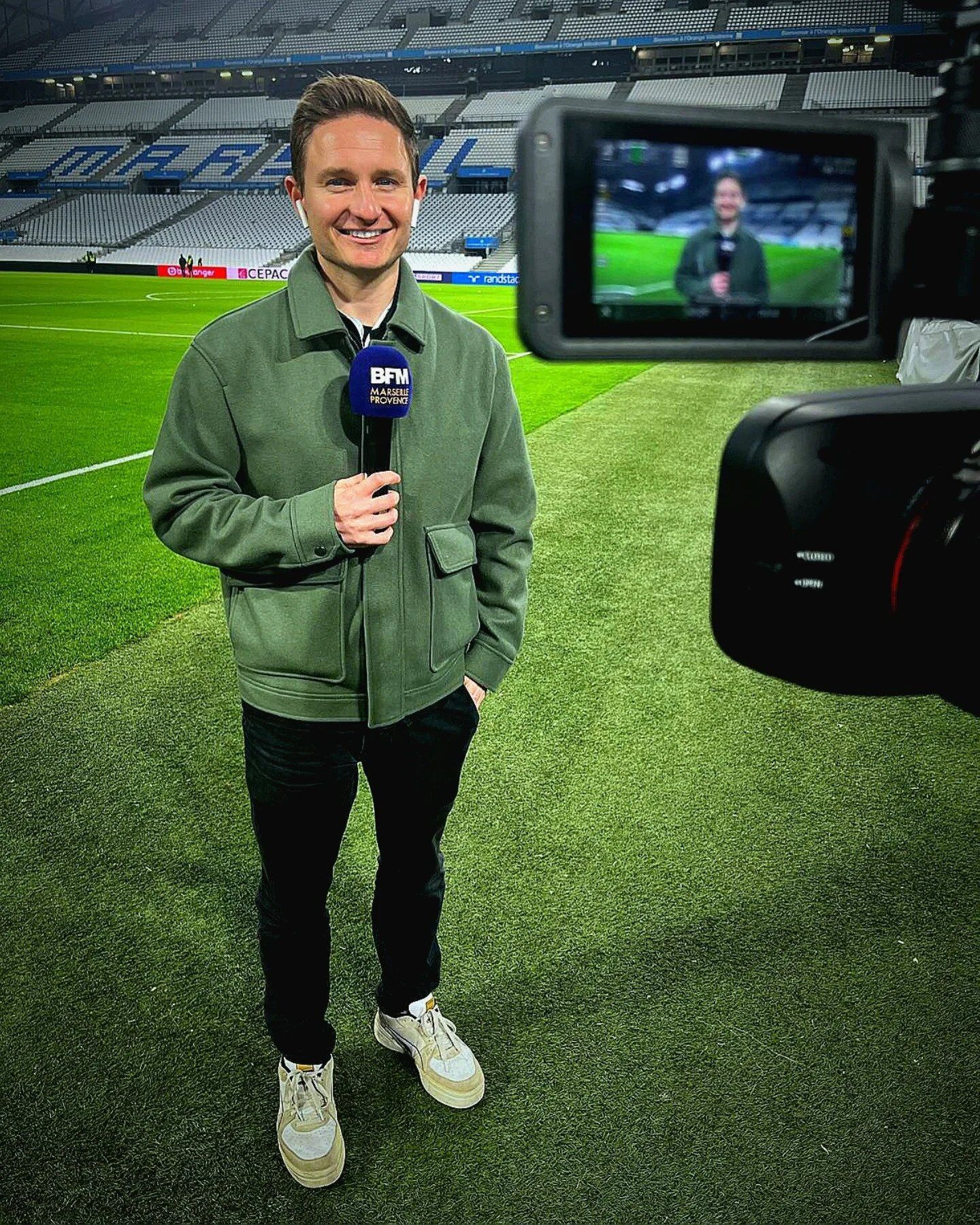 Французский комментатор "сошел с ума" и начал дико визжать после гола Трубина на последних секундах. Видео