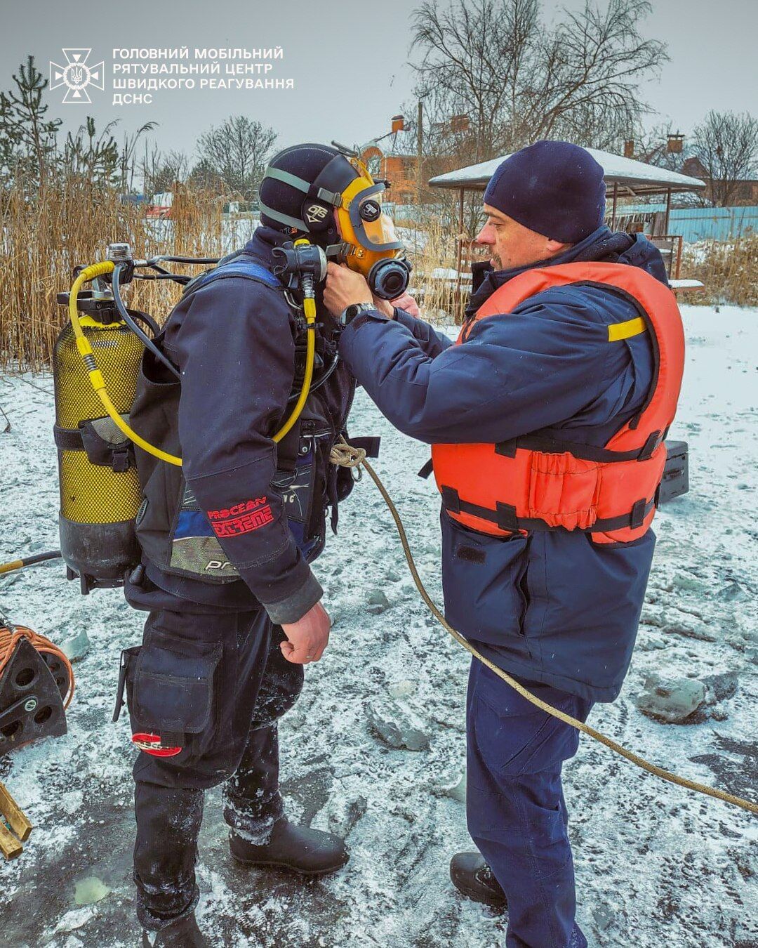 На Київщині під час пошуку "Шахеда" водолази знайшли предмет з 1,5 кг вибухівки всередині. Фото