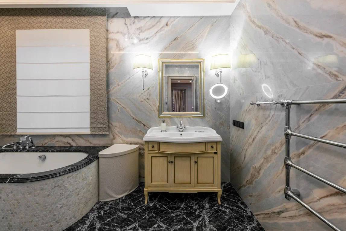 Комната для чемоданов и собственный кинотеатр: соратник Кремля Стивен Сигал решил избавиться от "дворца" на Рублевке за $9 млн