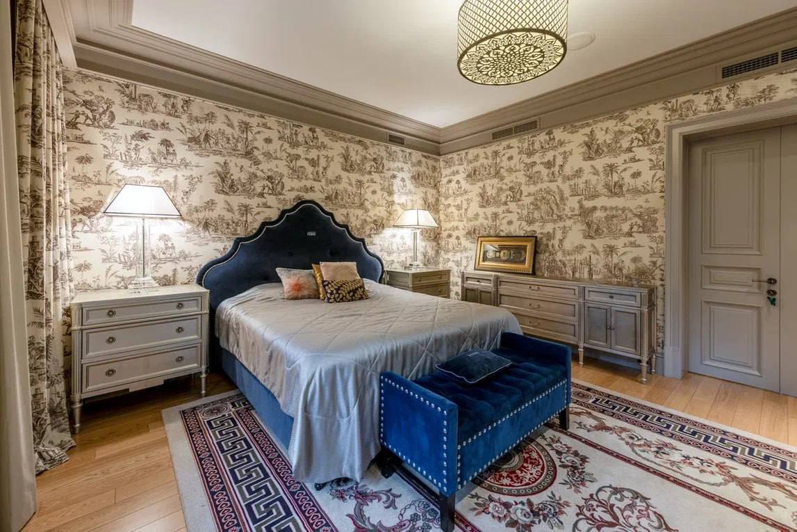 Комната для чемоданов и собственный кинотеатр: соратник Кремля Стивен Сигал решил избавиться от "дворца" на Рублевке за $9 млн