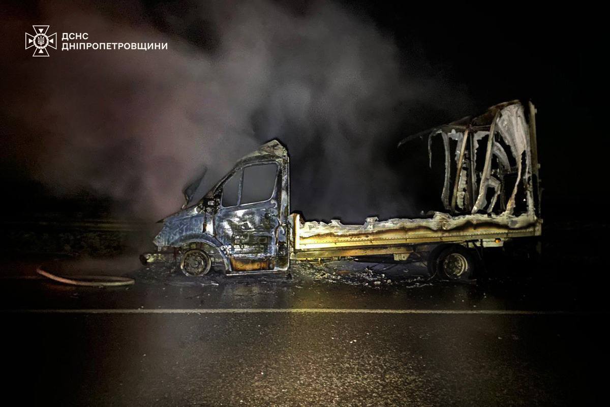 Окупанти вдарили по Дніпропетровщині: стались пожежі, є постраждалі. Фото