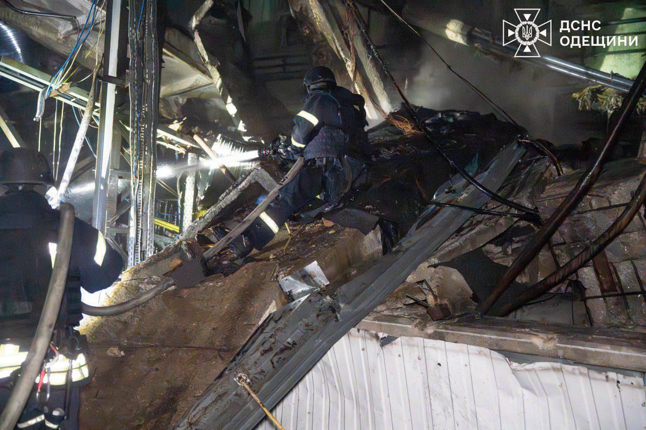 Окупанти вночі атакували Одесу дронами: пошкоджено обʼєкт інфраструктури. Фото і відео