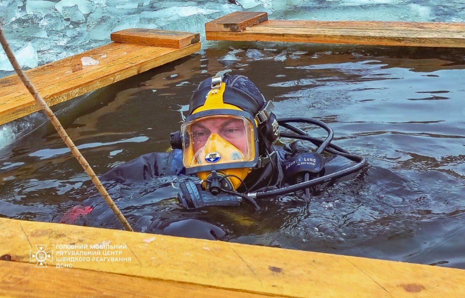 На Київщині під час пошуку "Шахеда" водолази знайшли предмет з 1,5 кг вибухівки всередині. Фото