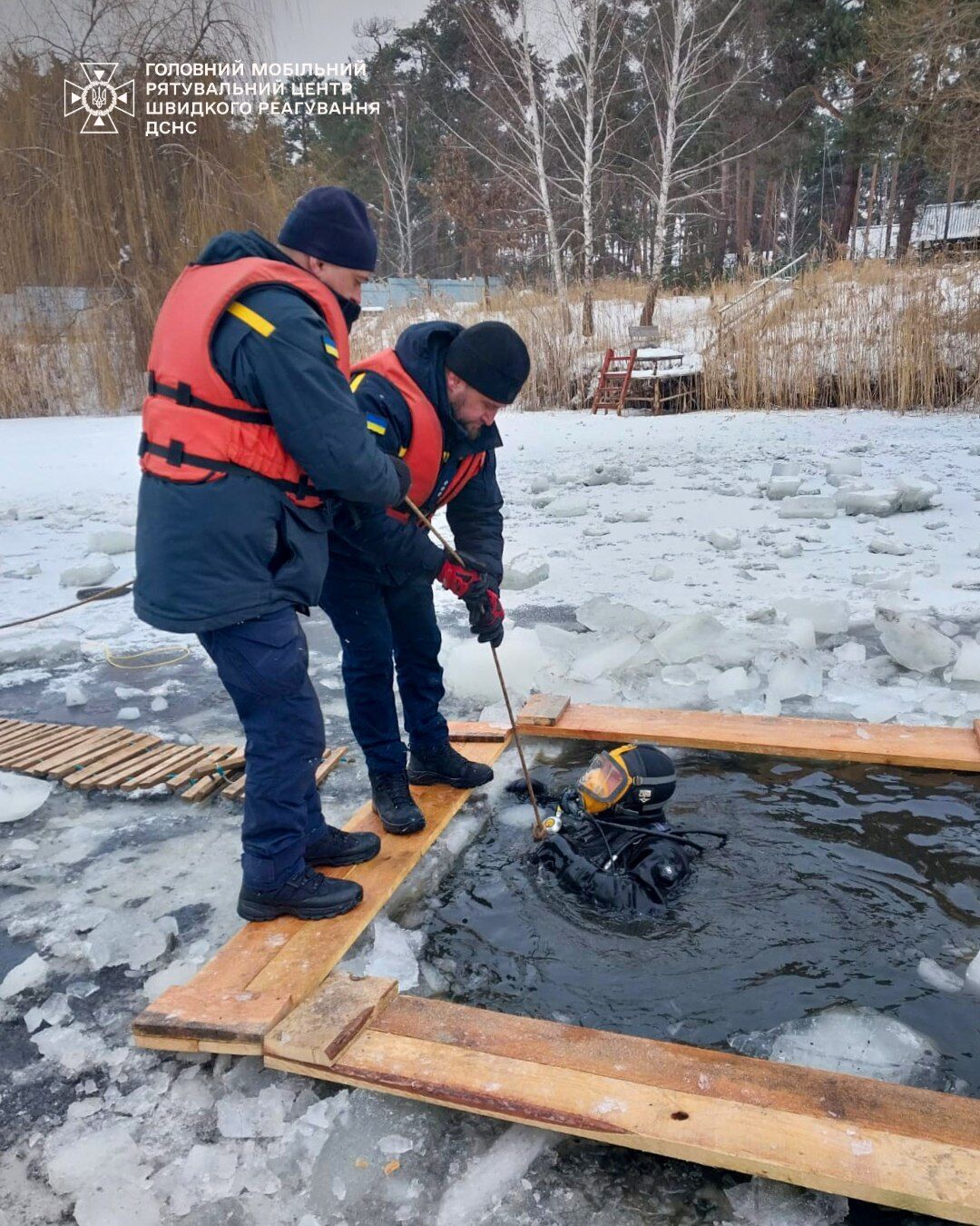 На Київщині під час пошуку "Шахеда" водолази знайшли предмет з 1,5 кг вибухівки всередині. Фото