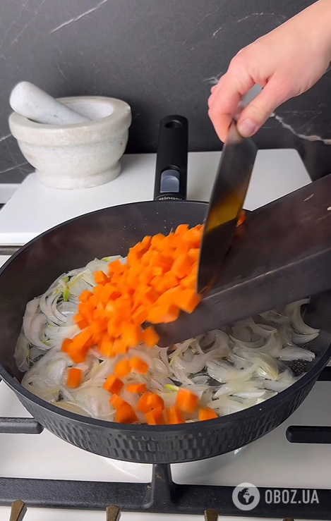 Смачна тушкована картопля з м'ясом на обід: ділимось ситним рецептом