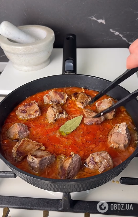 Смачна тушкована картопля з м'ясом на обід: ділимось ситним рецептом