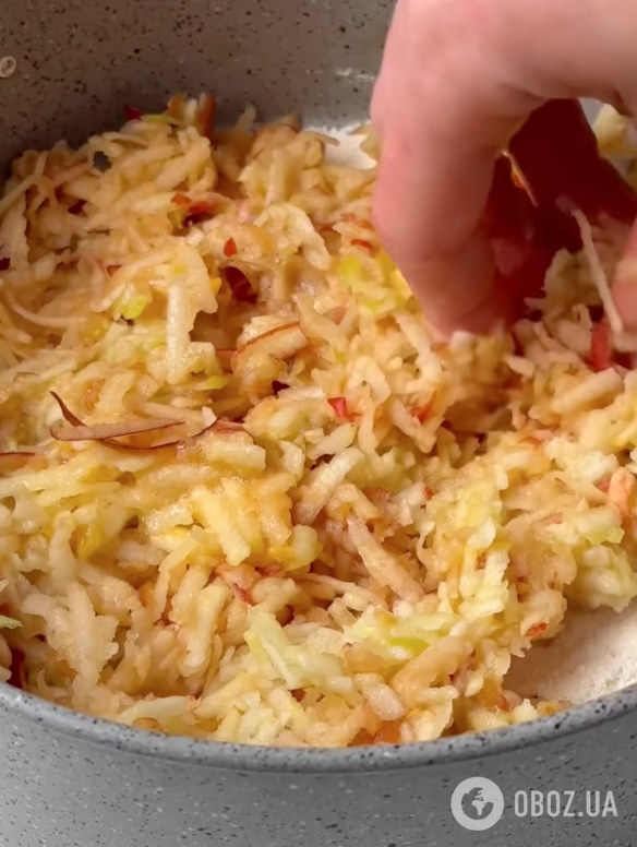 Насыпной яблочный пирог к чаю: самый простой рецепт домашнего десерта