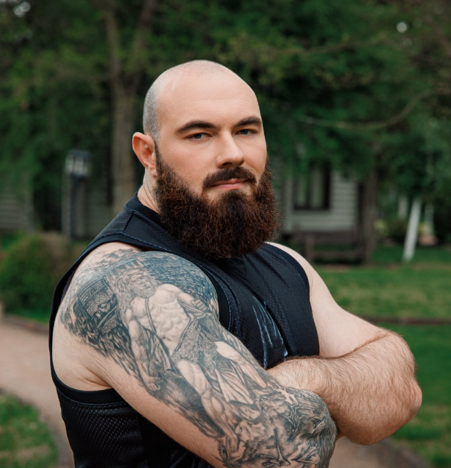 Растратил $300 тысяч: самый сильный человек мира раскрыл, сколько платят за победу на соревнованиях и почему до сих пор ездит на бюджетном авто