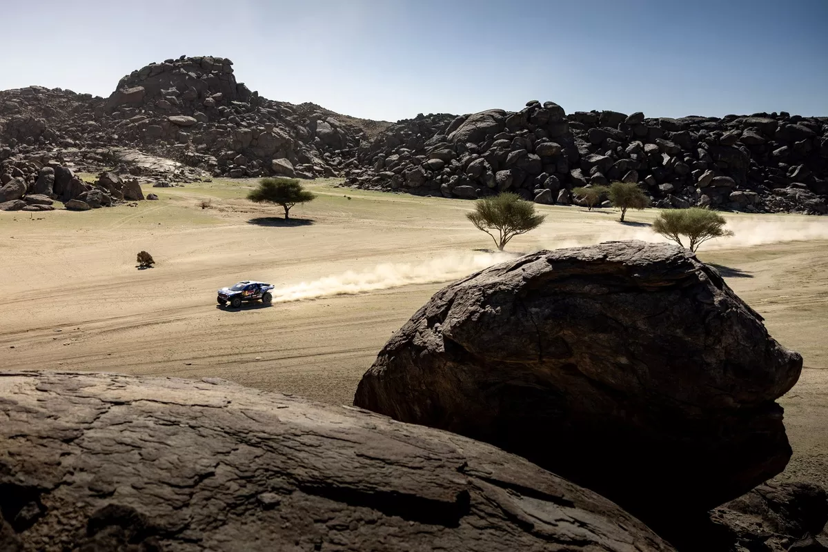 8000 километров песка и скорости: что такое ралли "Дакар", которое стартует сегодня