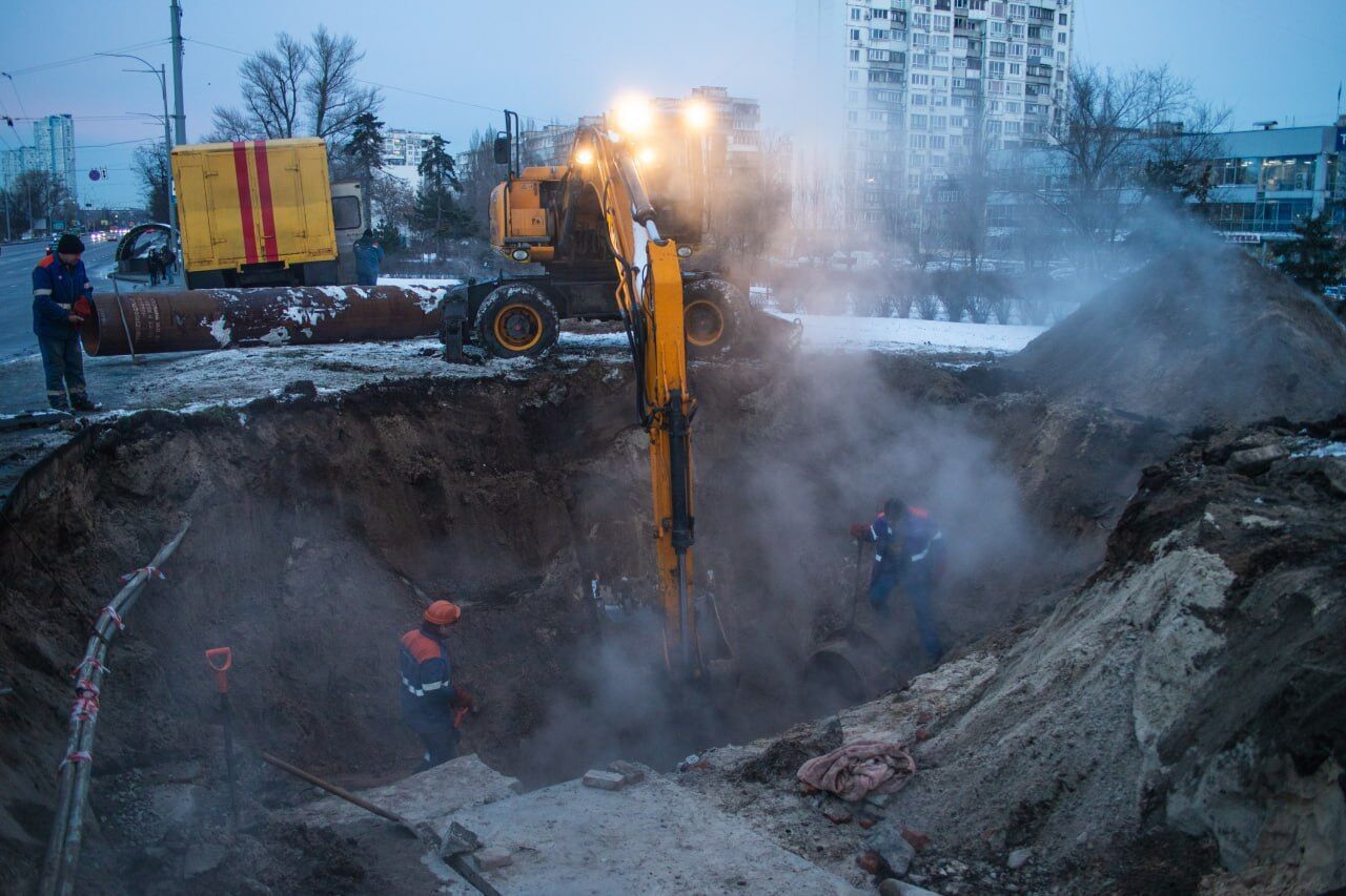 У Києві тимчасово обмежували теплопостачання через попередній обстріл РФ. Подробиці та фото