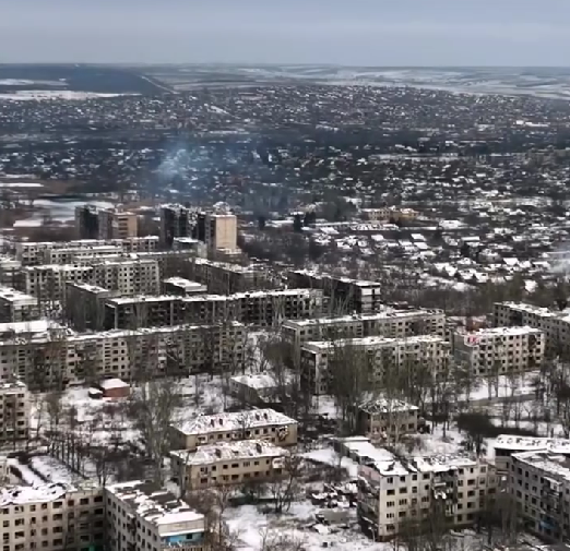 Зруйновані будинки і пусті вулиці: у мережі показали, який вигляд має понівечена ворогом Костянтинівка. Відео