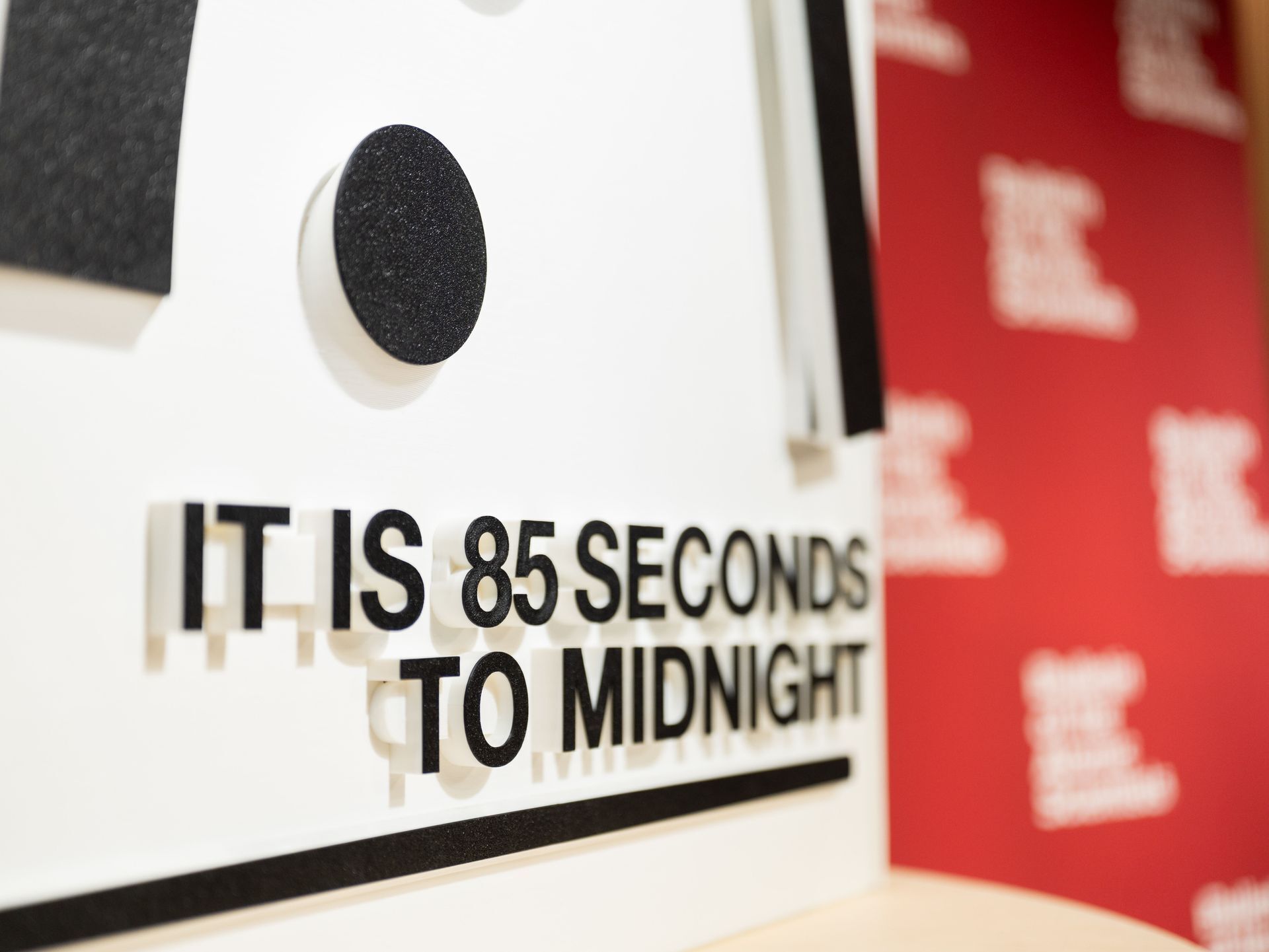 Ситуація критична: вчені перевели Годинник Судного дня