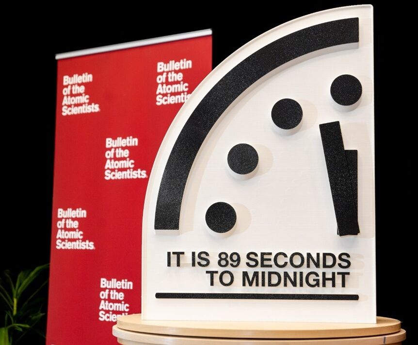 Ситуація критична: вчені перевели Годинник Судного дня
