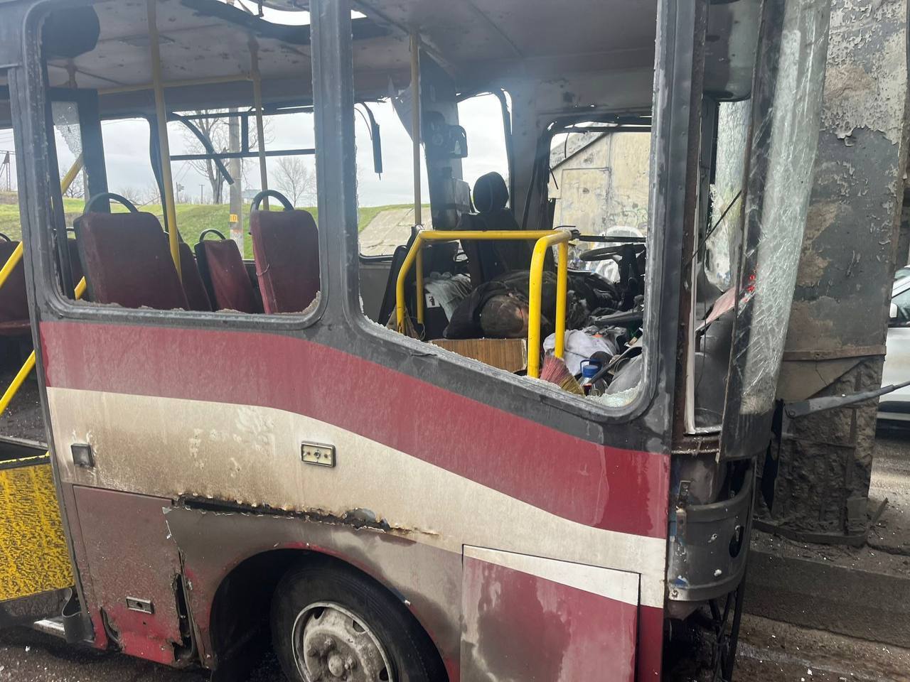 Російські війська обстріляли Херсон – загинув водій громадського транспорту, ще п'ятеро людей дістали поранення