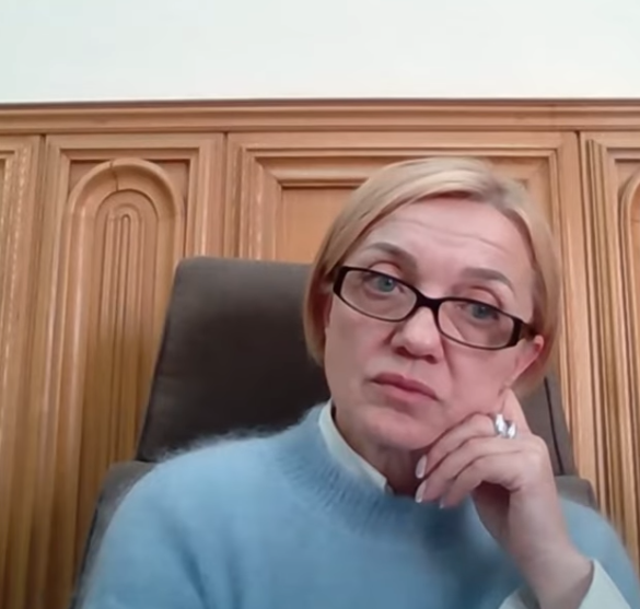 Языковой омбудсмен обратилась к родителям из-за гаджетов: взрослые дяди и тети не могут понять, как работает эта зараза. Что говорить о детях?