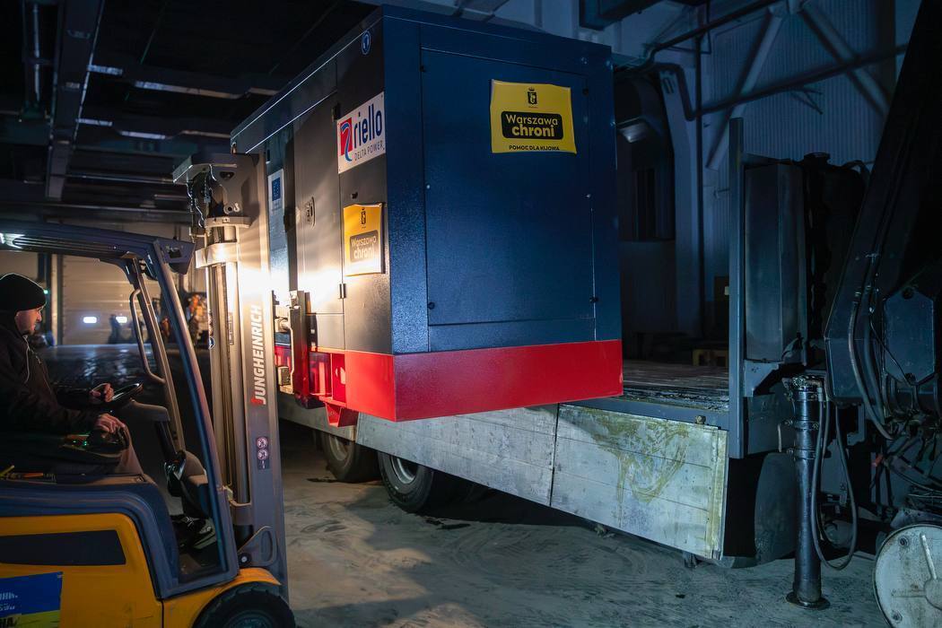 Кличко показал первую партию генераторов от мэрии и громады Варшавы, которые получил Киев. Фото