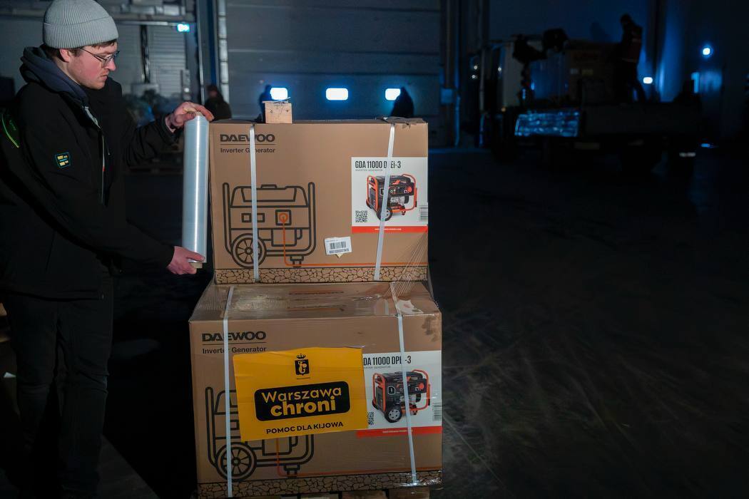 Кличко показал первую партию генераторов от мэрии и громады Варшавы, которые получил Киев. Фото