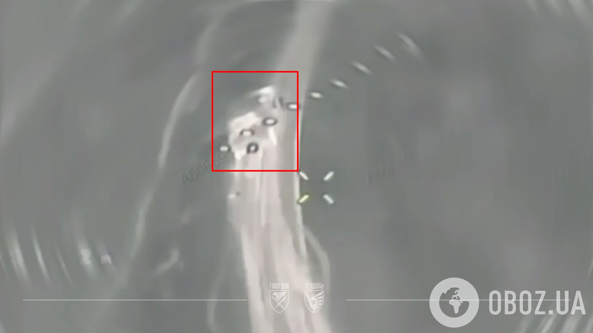 Украинские военные уничтожили машину с оккупантами в центре Мирнограда. Видео