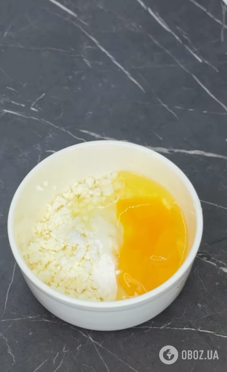 Корисний десерт без заморочки: як смачно запекти яблука з сиром в духовці