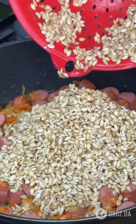 Як смачно приготувати на вечерю звичайну перловку: рецепт за копійки