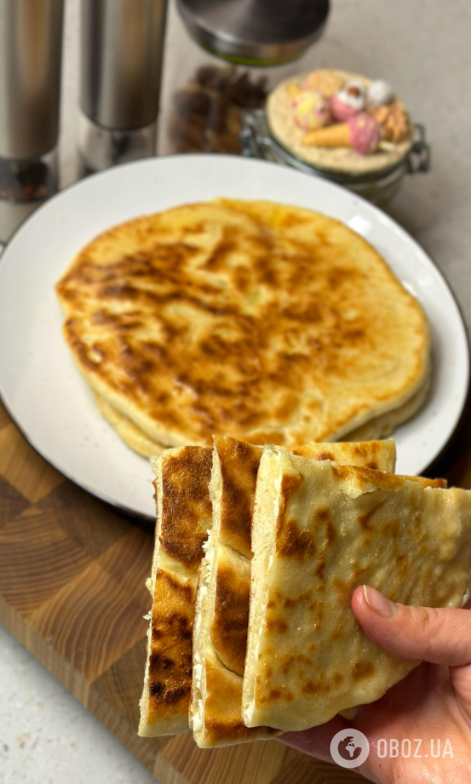 Хачапурі з сиром без заморочки: як приготувати смачну випічку на сковорідці