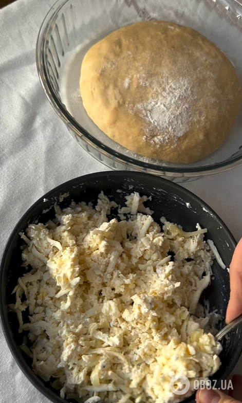 Хачапурі з сиром без заморочки: як приготувати смачну випічку на сковорідці