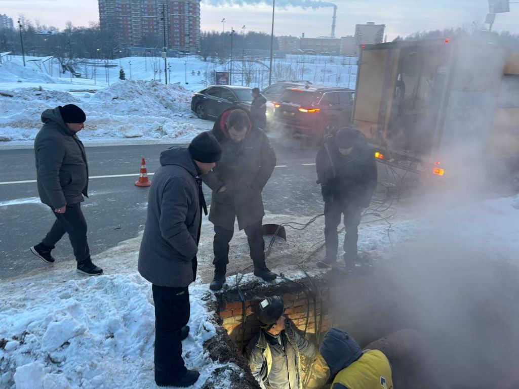 Люди сидять у крижаних квартирах і топлять сніг: Росію накрили сотні комунальних аварій, не повʼязаних з війною