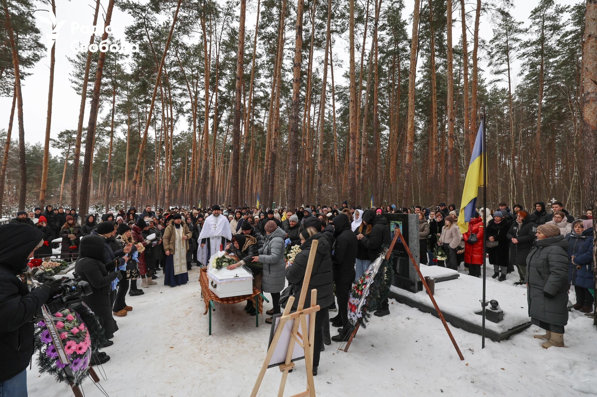 "Любила життя і своїх діточок": на Київщині попрощалися з жінкою, яку разом з чоловіком вбив російський дрон. Фото