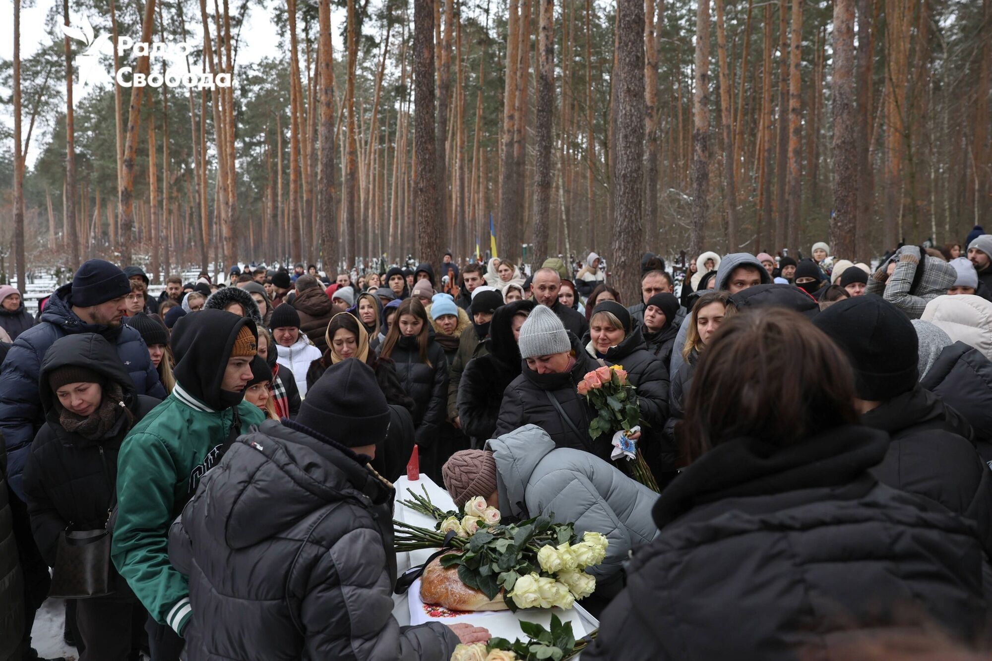 "Любила життя і своїх діточок": на Київщині попрощалися з жінкою, яку разом з чоловіком вбив російський дрон. Фото