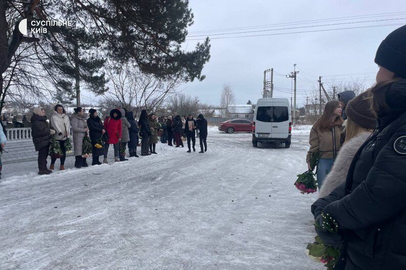 "Любила життя і своїх діточок": на Київщині попрощалися з жінкою, яку разом з чоловіком вбив російський дрон. Фото