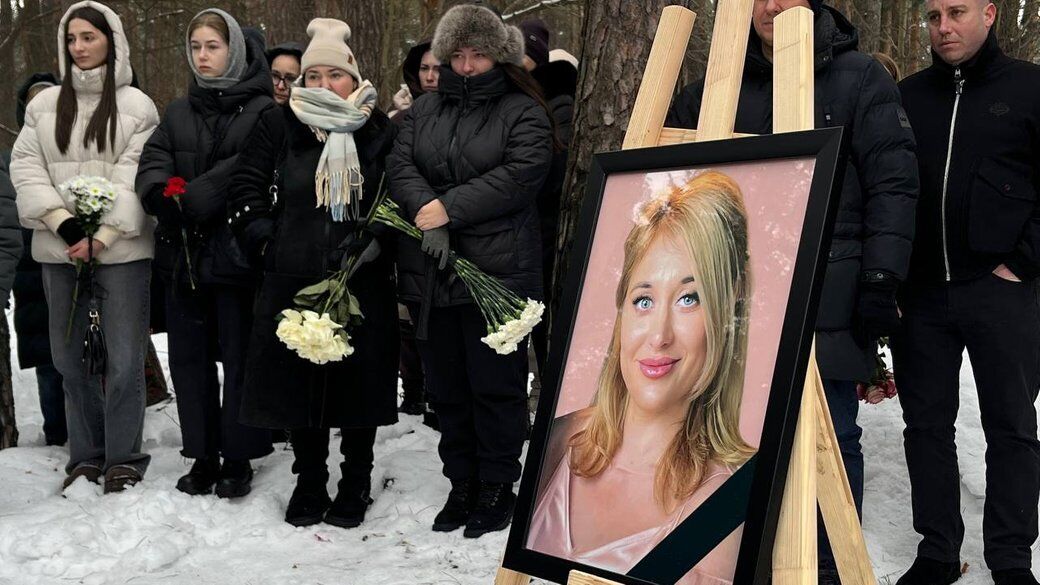 "Любила життя і своїх діточок": на Київщині попрощалися з жінкою, яку разом з чоловіком вбив російський дрон. Фото