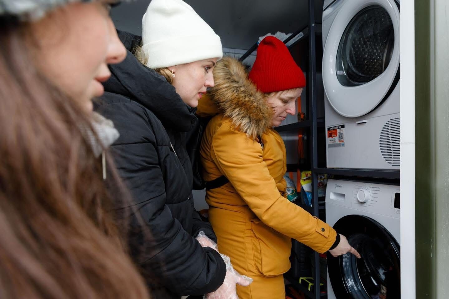 На Теремках і Троєщині запрацювали пункти допомоги киянам. Порошенко розповів, де вони знаходяться