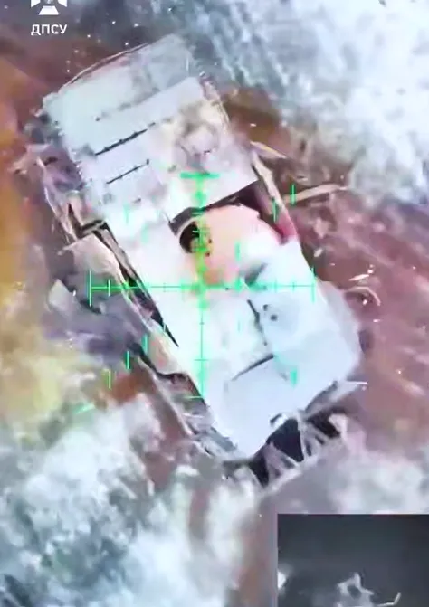 Работала бригада "Месть": появилось видео, как тяжелый дрон разносит вдребезги вражескую технику среди белого дня. Видео