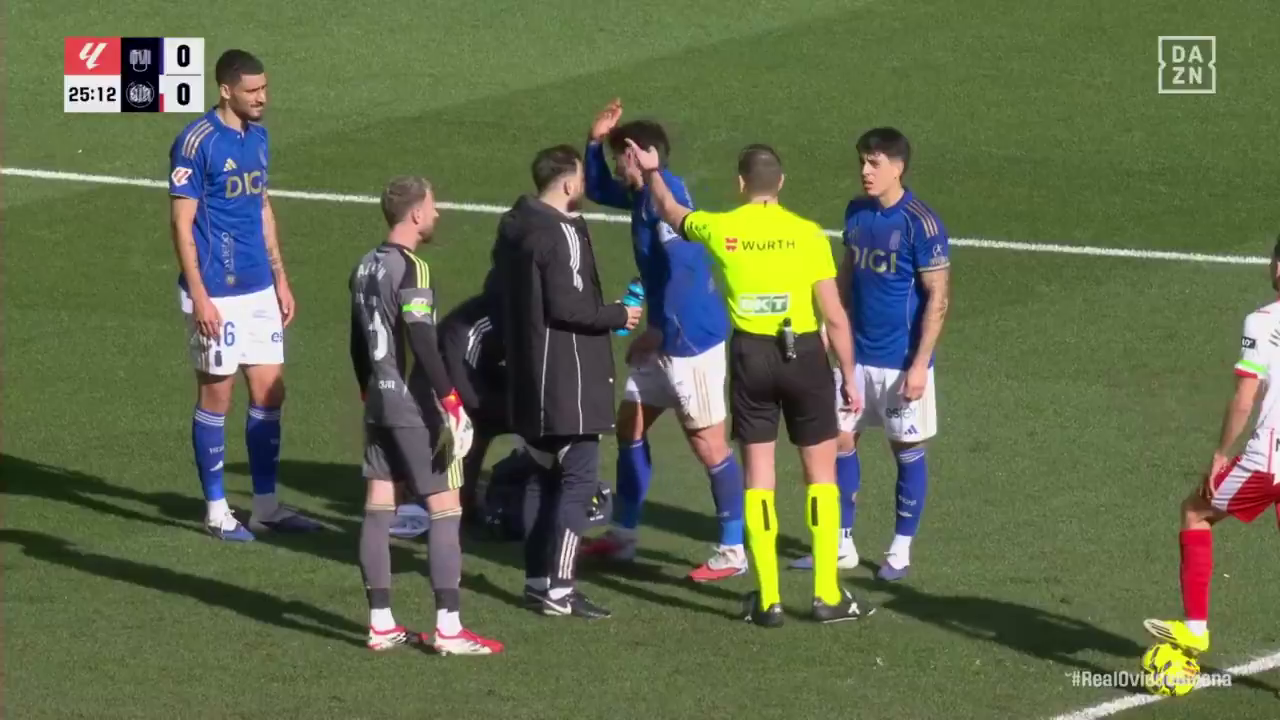 Футболист сборной Украины едва не "убил" соперника в матче чемпионата Испании. Видео