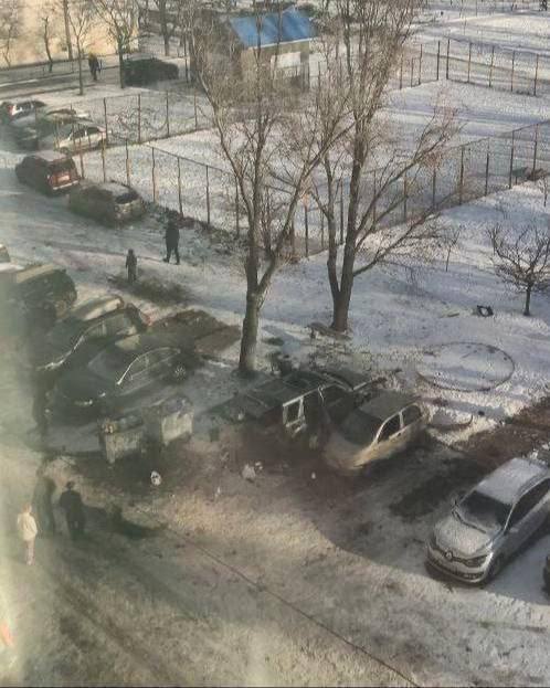 В Киеве на Оболони взорвалось авто: есть пострадавшие, полиция выясняет обстоятельства. Фото