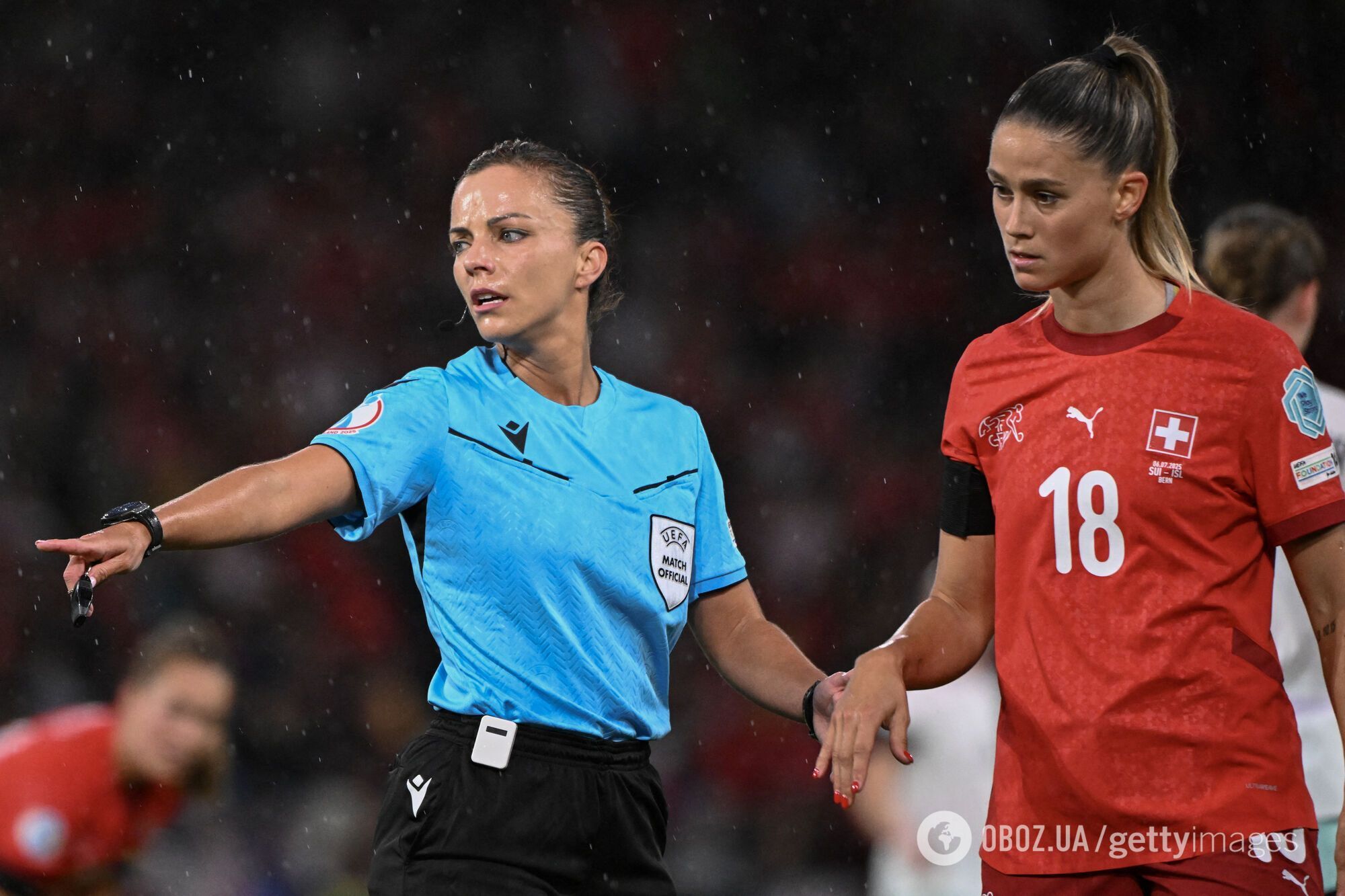 Впервые за 95 лет! 35-летняя арбитр-красавица вошла в историю чемпионата Испании. Фото