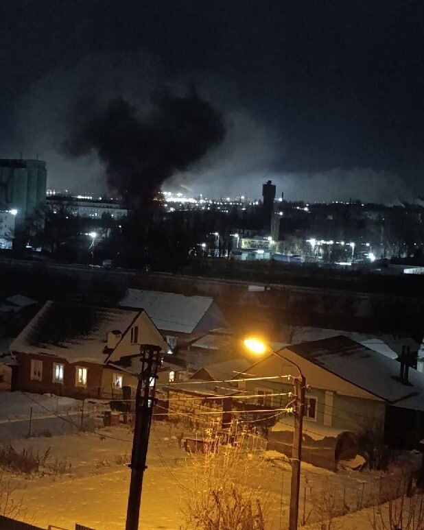 В городе Елец Липецкой области РФ прогремели мощные взрывы: пылает завод "Энергия". Фото и видео