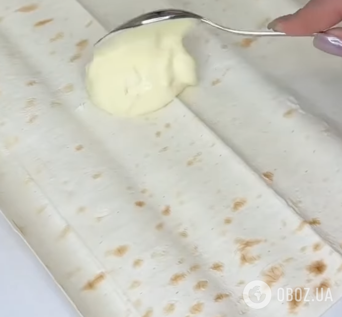 Закусочний рулет із крабовими паличками: рецепт страви для святкового столу за 10 хвилин