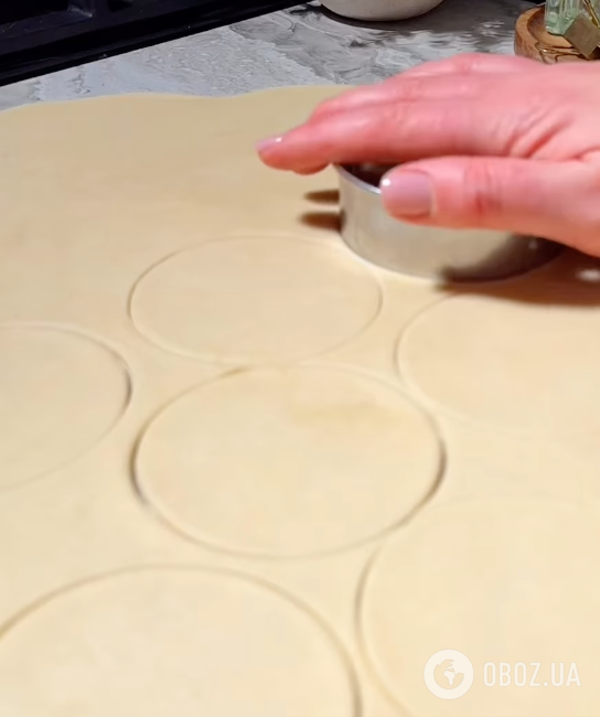 Из какого теста получатся самые вкусные и пышные вареники и пельмени: понадобится три ингредиента