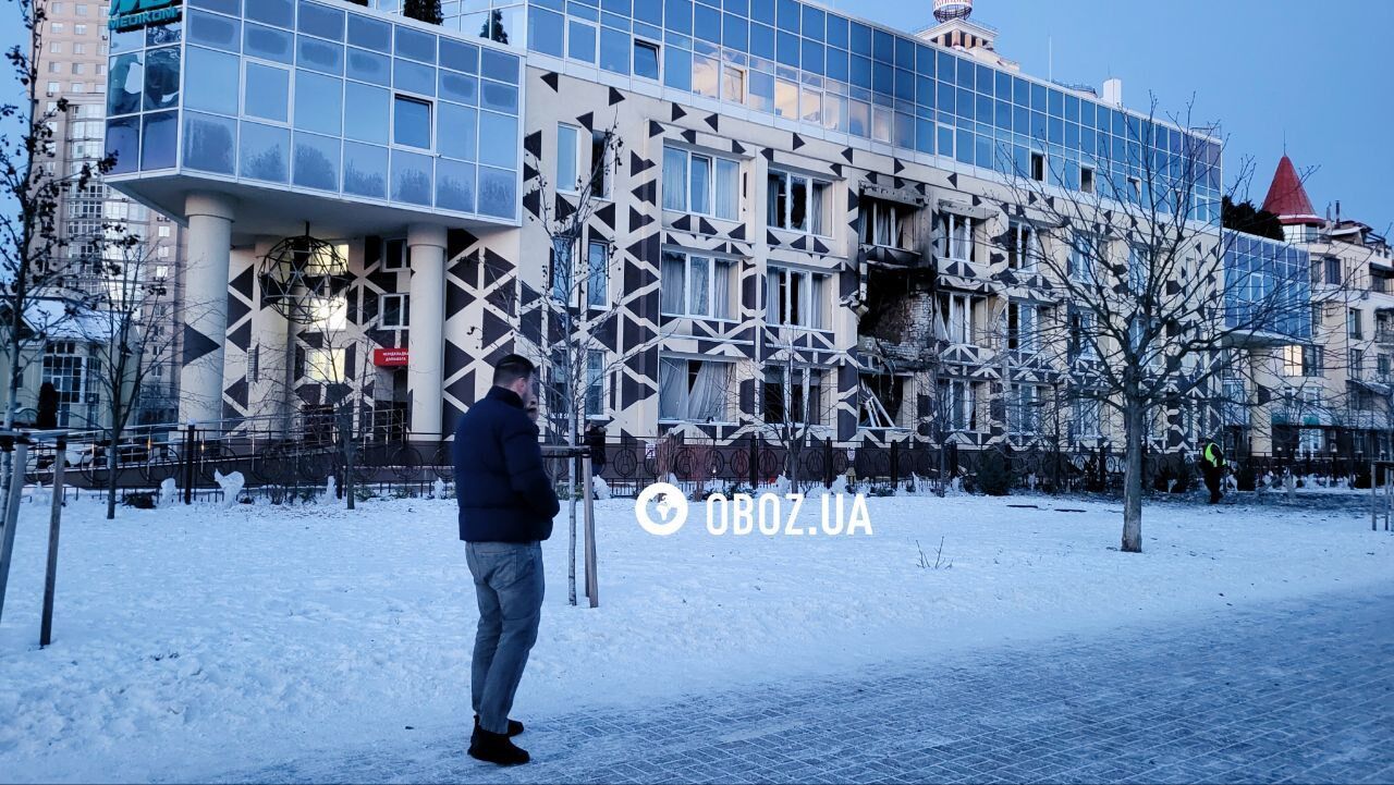 Росія вдарила по Києву: пошкоджено медзаклад, є жертва та постраждалі. Фото та відео