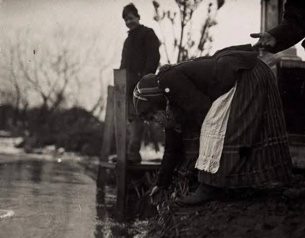 Водохреще понад 100 років тому: у мережі показали архівні фото з Волині