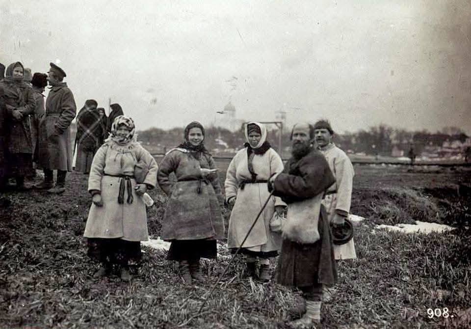 Водохреще понад 100 років тому: у мережі показали архівні фото з Волині