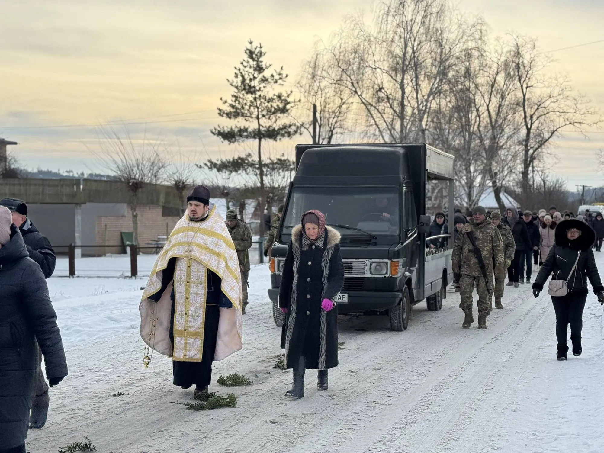 "Боль невосполнимой утраты": в Черкасской области попрощались с защитником, который погиб в Донецкой области. Фото