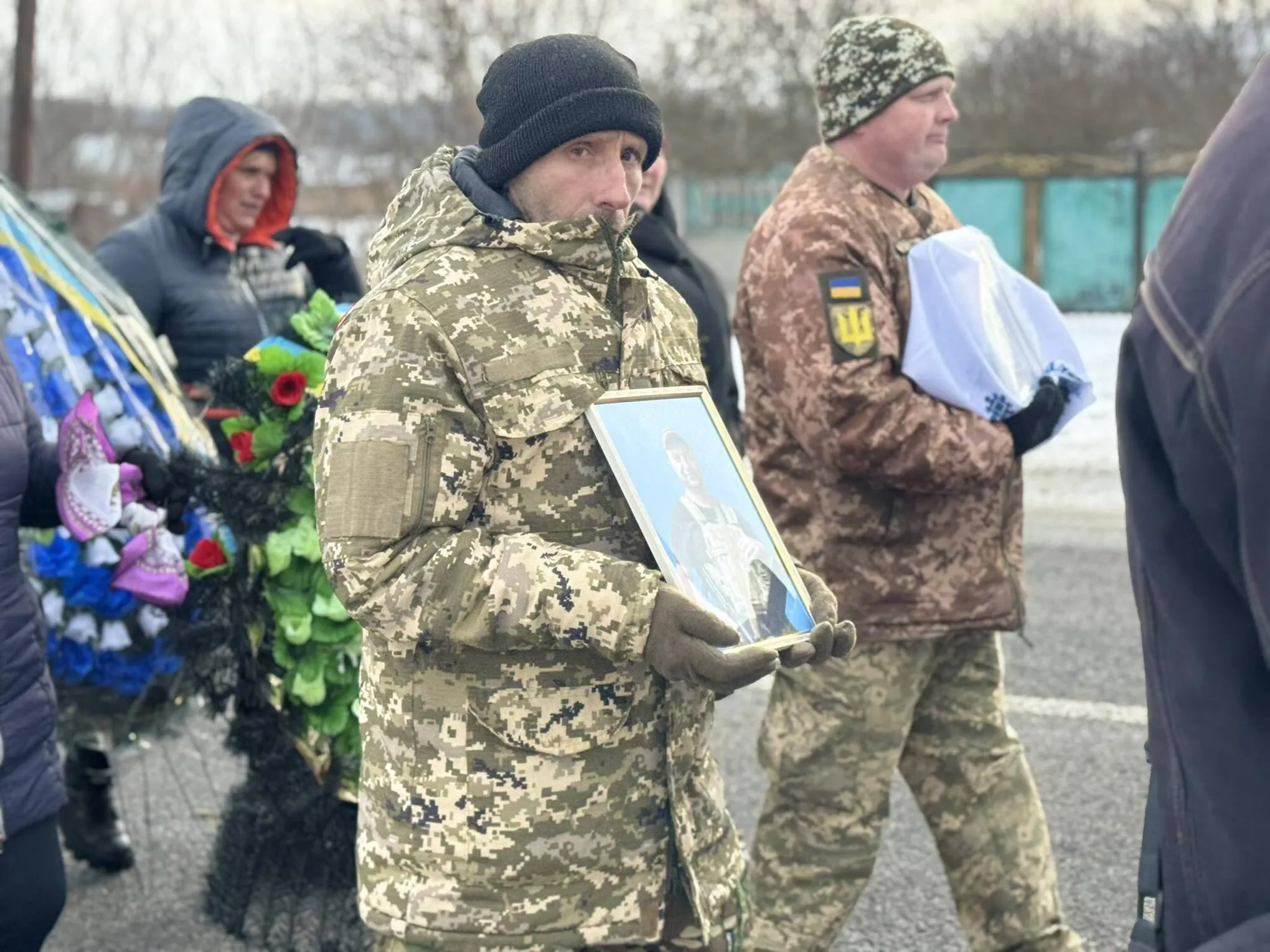 "Боль невосполнимой утраты": в Черкасской области попрощались с защитником, который погиб в Донецкой области. Фото