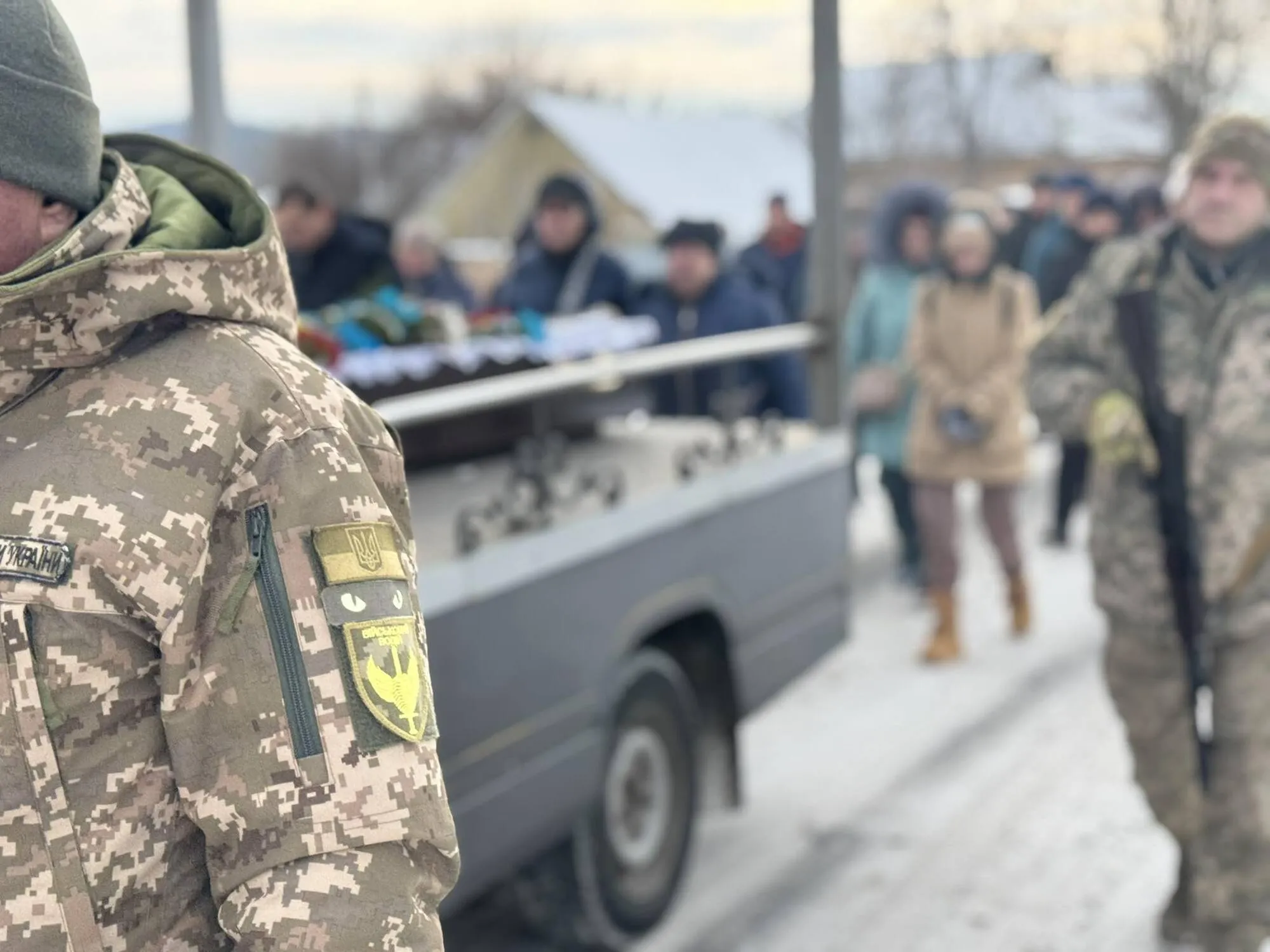 "Боль невосполнимой утраты": в Черкасской области попрощались с защитником, который погиб в Донецкой области. Фото
