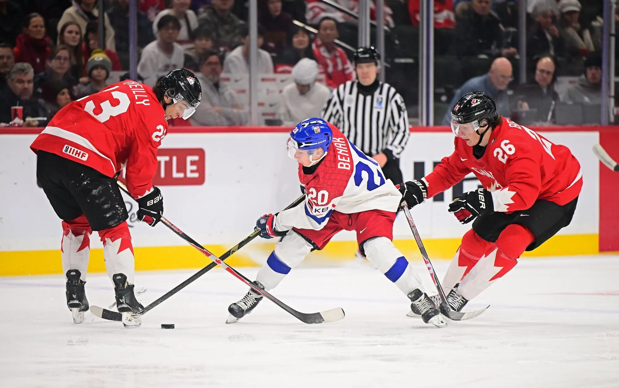 Канада пропустила 6 шайб и сенсационно вылетела с МЧМ по хоккею. Видео