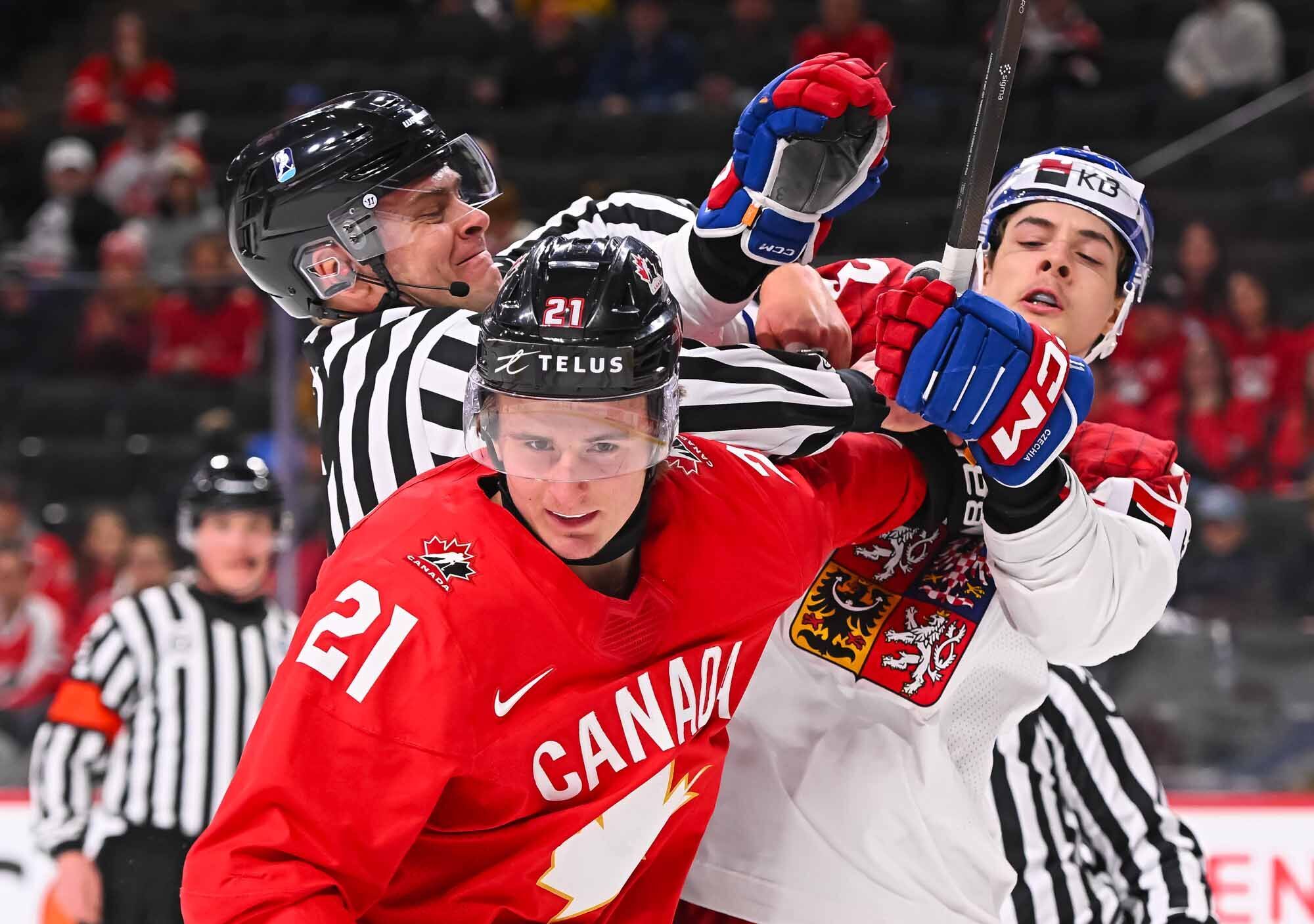 Канада пропустила 6 шайб и сенсационно вылетела с МЧМ по хоккею. Видео