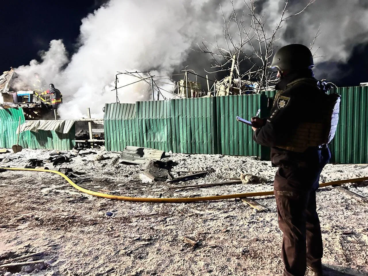 Під ударом – житлові будинки та критична інфраструктура: Росія атакувала Київщину, є загиблий. Фото